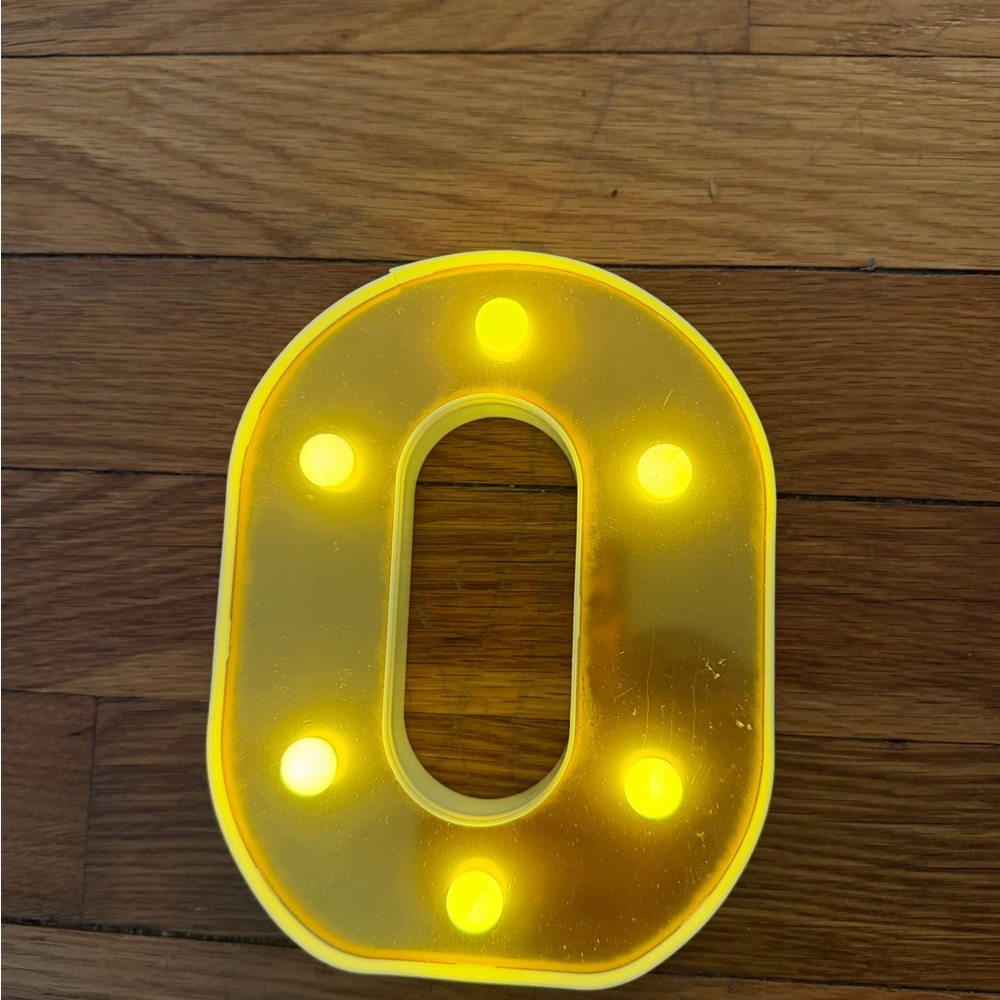 Source Unknown Illuminated Letter 'O' - Bright Yellow